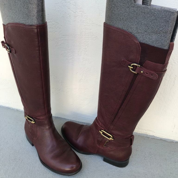 Women's Burgundy leather low heeled, calf-high boots - Picture 2 of 4
